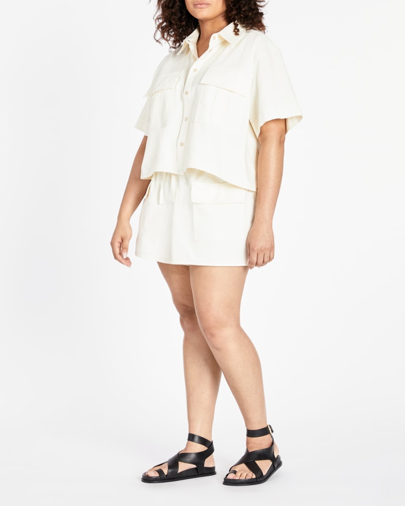 Side of a model wearing a size 3X Jayden Top in CHALK by Tanya Taylor. | dia_product_style_image_id:294584